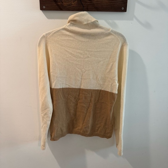 Garnet Hill Neutral Colorblock Cashmere Turtleneck Sweater Size Small - Picture 4 of 4